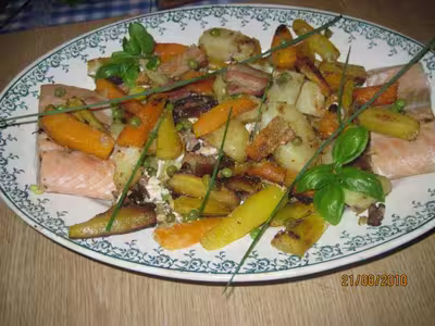 Jardinière de légumes au saumon rose au wok