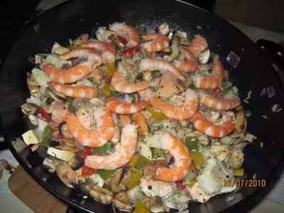 Mêlée de fruits mer et légumes wok