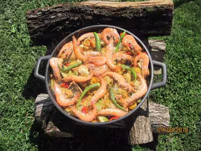 Paëlla aux fruits de mer et poissons