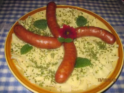 Pâtes papillon et saucisses fumées de savoie