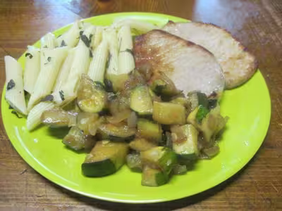 Pennes aux courgettes et steaks de porc
