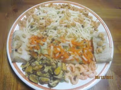 Pâtes chinoises aux légumes et fruits de mer