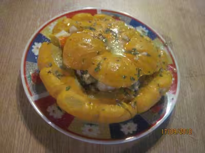 Pâtisson farci au poisson et fruits de mer en sauce