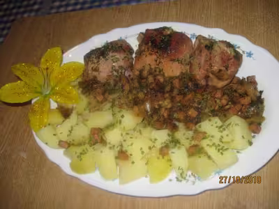 Paupiettes de porc sur un lit de poireaux