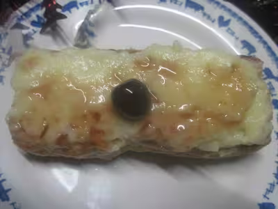 Petits feuilletés à la crème et cerises