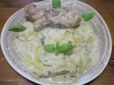 Pilons de poulet aux pommes de terre et oignons