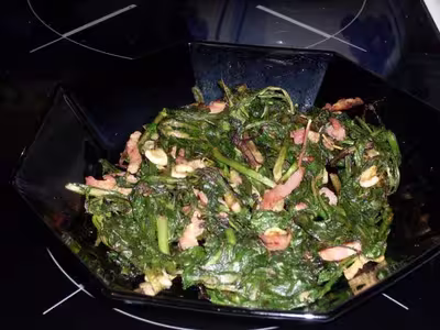 Salade de pissenlits aux lardons