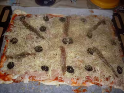 Pizza aux oignons et thon
