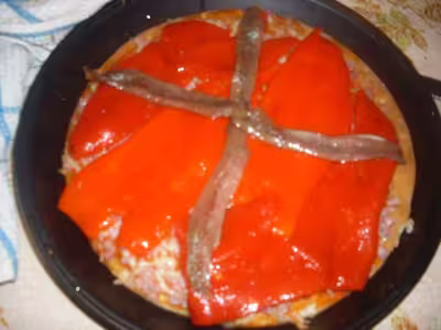 Pizza aux poivrons rouges et anchois