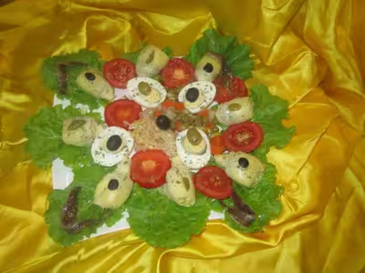 Plateau de crudités, œufs et anchois