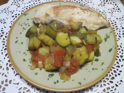 Poêlées de courgettes ,tomate et escalopes de dinde