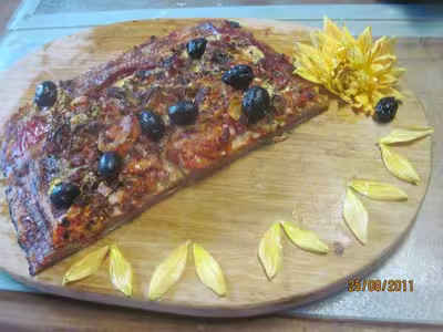 Pizza au porc et légumes variés