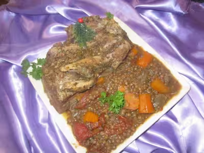 Poitrine fraîche de porc sans os aux lentilles