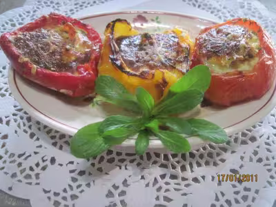 Poivrons et tomates farcis façon omelette