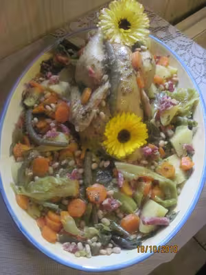 Poule fermière aux légumes