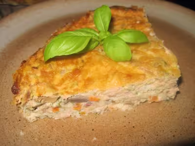 Quiche sans pâte aux légumes et thon