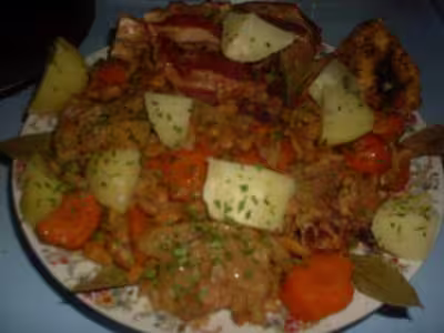Potée de viandes et légumes, genre pot au feu,photo.