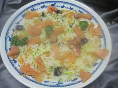 Riz aux légumes et filets de truite fumée