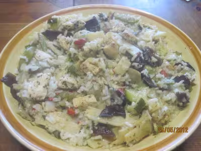 Riz thaï aux légumes et poulet au poulet, bambou, courgette et champignons