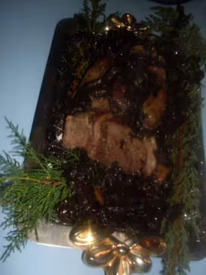 Rôti d'agneau aux champignons et fromage aux herbes