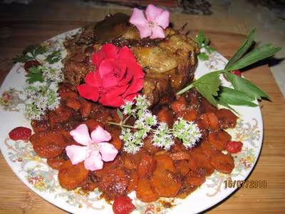 Rôti de veau braisé et bardé aux carottes