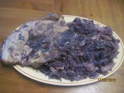 Rouelle de porc au chou rouge à l'étouffée