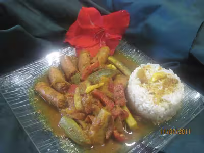 Rougail de petites saucisses, légumes, riz
