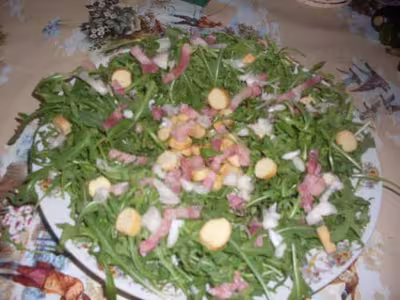 Salade de roquette aux lardons