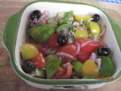 Trois variétés de tomates en salade