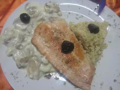 Saumon rose. sauce champignons
