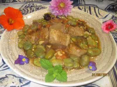 Sauté de veau aux féves à la sauce tomate