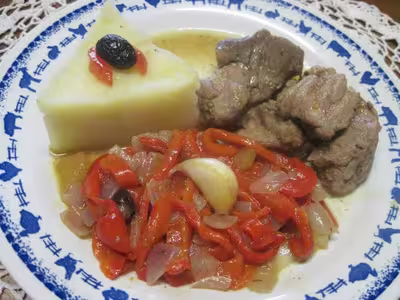 Sauté de veau aux poivrons rouges et oignon