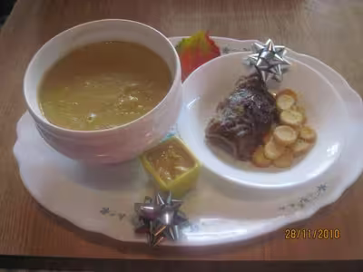 Soupe de pois cassés, carottes au flanchet de boeuf