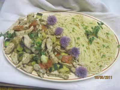 Spaghettis au poulet, sauce pesto vert