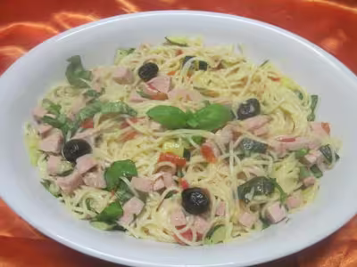 Spaghettis aux dés de saucisse et basilic
