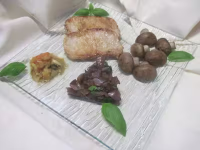Steaks de porc aux champignons et oignon rouge