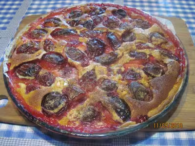 Tarte aux prunes à la crème