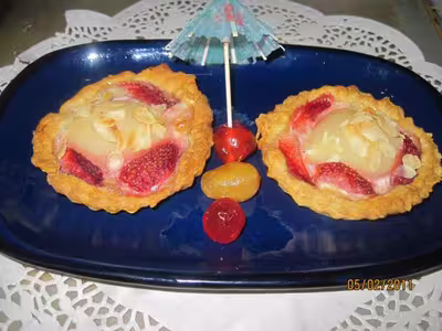 Tarte aux poires et fraises.