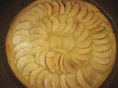 Tarte aux pommes sur une crème d'amandes