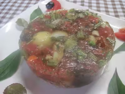 Thon en gelée aux légumes et olives noires