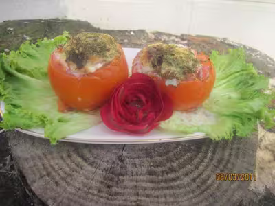 Tomates farcies au poisson et dés de jambon