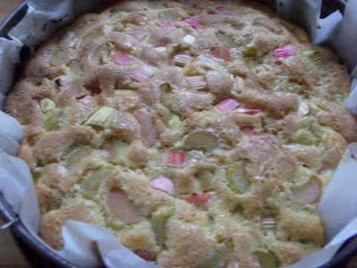Gâteau à la rhubarbe meringué