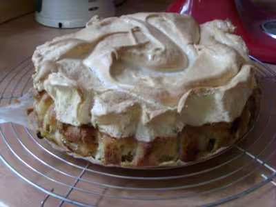 Gâteau à la rhubarbe meringué