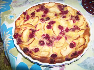 Flognarde aux pommes et aux framboises