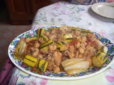 Sauté de dinde aux endives et courgettes