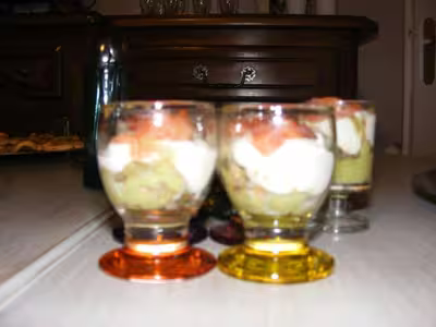Verrines de saumon à la mousse d'avocat