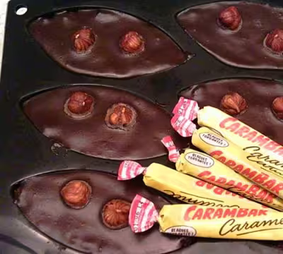Barquettes aux carambars et aux noisettes
