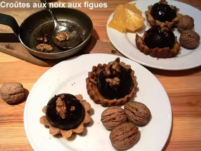 Tarte aux figues dans des croûtes aux noix