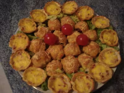 Amuse bouche. Feuilletés de merguez