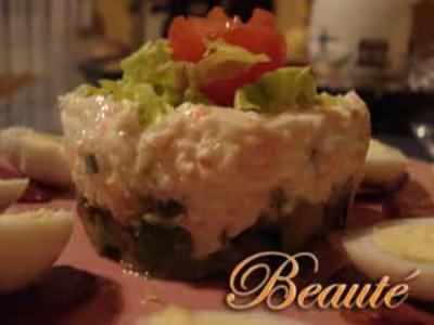Timbale d'avocat et de crabe